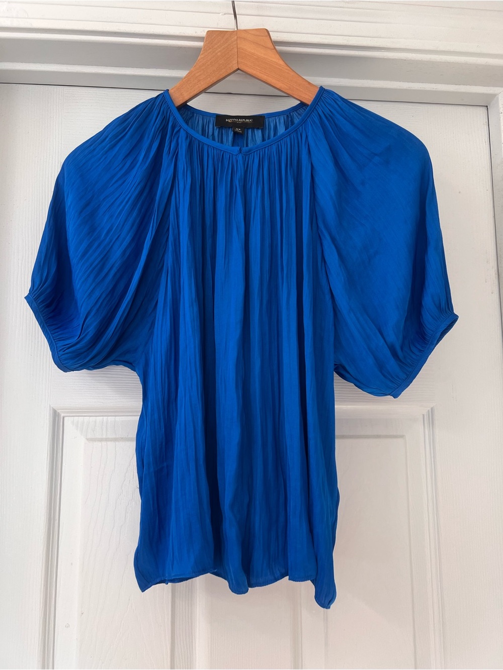 Banana Republic Bright Blue Pleated Short-Sleeve Blouse 
Sz Small
Stunning